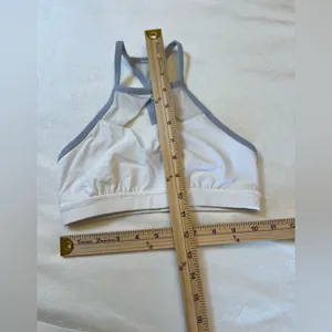 Lululemon Athletica‎ White and Gray Sports Bra Size 2 thumbnail 4