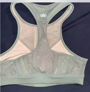 Alo sports bra thumbnail 3