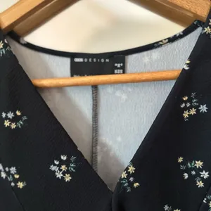 ASOS Floral Black Shift dress‎ Size 4 thumbnail 3