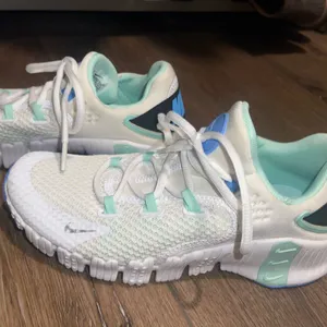 Nike running shoes thumbnail 1