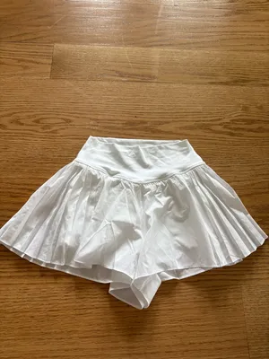 Aerie offline white shorts thumbnail 3