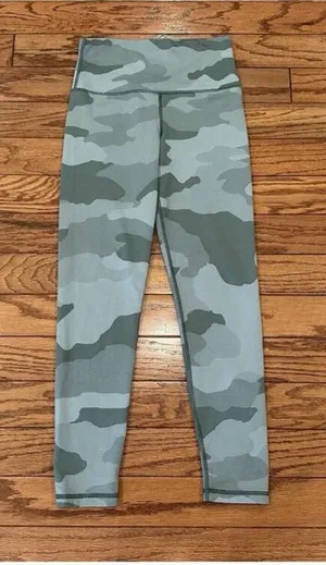 Aerie Green Camo Leggings Medium M thumbnail 1