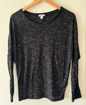 Old Navy Black‎ and White 3/4 Sleeve Top thumbnail 1