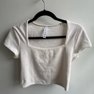 Alo Terry Beachside Short Sleeve Crop medium athleisure resort vacation chic thumbnail 2