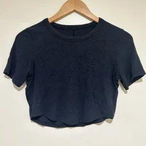 Lululemon Hold Tight Cropped Ribbed T Shirt in Black Size Small thumbnail 2