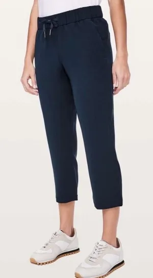 LULULEMON On The Fly Crop Woven 23" In True‎ Navy Size 10 thumbnail 1