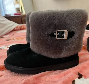 UGG Boots thumbnail 1