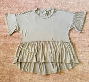 Taupe Ruffle Hem Babydoll Top Size L Soft Stretch Short Sleeve Tee thumbnail 1