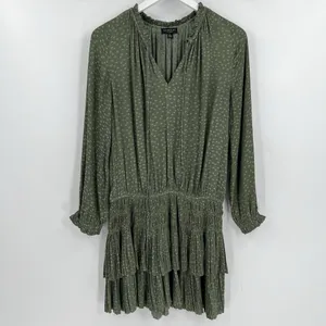 Current Air Laurel Mini Star‎ Dress Size Small Sage Green Tiered Pleated V-Neck thumbnail 3