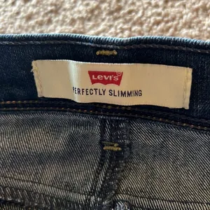 Levi’s perfectly slimming jean‎ skirt 27 thumbnail 4