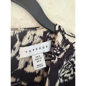 Topshop‎ Women 2 Black White Floral Rose Empire Waist Flutter Sleeve Midi Dress thumbnail 8