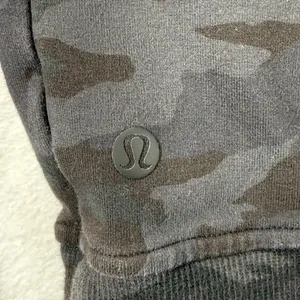 Lululemon Scuba Crew Incognito Camo Pullover Sweatshirt Athleisure Top Size 6‎ thumbnail 6