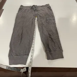 Pink Victoria’s Secret Gray Mid Rise Capri Sweatpants Size‎ XS thumbnail 9