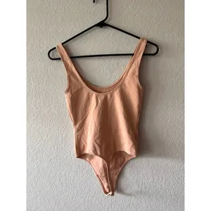 Aritzia Wilfred Free Leila Bodysuit Peach Sleeveless Scoop Neck Thong thumbnail 2
