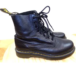 Dr Martens 1460 Pascal Boots Womens Black Size 7 Pebbled Leather Lace Up Combat thumbnail 1