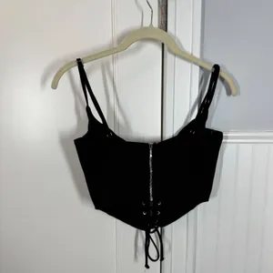 White Fox Boutique‎ Black Corset Crop Top Size Small Lace Up Front Zip Back Sexy thumbnail 3