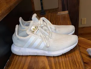 Adidas Tennis Shoes thumbnail 2