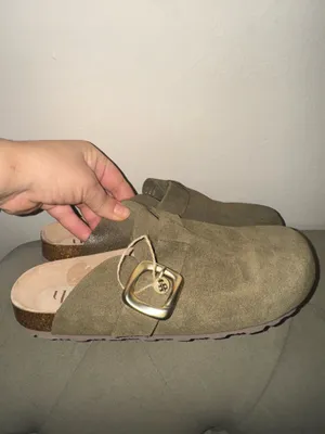 Yukon women’s suede leather clogs size 9 tan Brown thumbnail 3