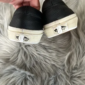 EUC Vans Black and White Slip-On Sneakers Woman's sz 8.5/Mens sz 7 thumbnail 5