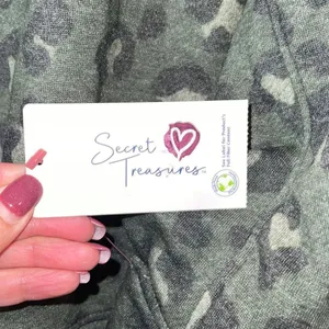 Secret‎ Treasures Cheetah Print Crewneck Sweatshirt. Size Small Green NWT thumbnail 6