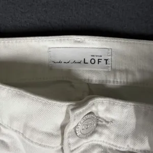 Ann Taylor LOFT Modern Straight Jeans Womens 4 27 White Mid Rise Raw Hem Denim thumbnail 3