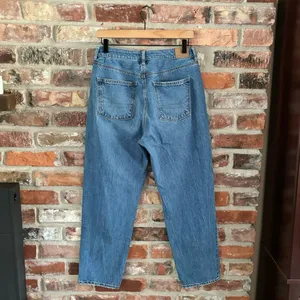American Eagle Mom Straight Jeans High Rise Medium Wash thumbnail 6