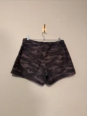 Athleta Camo Green Farallon Shorts Size 8 Tall thumbnail 5