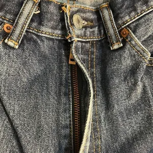 Levi’s 505 Denim Waist: 34, Inseam: 30 inches thumbnail 9