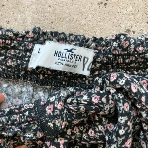 Like new Hollister Shorts with side pockets size L thumbnail 2