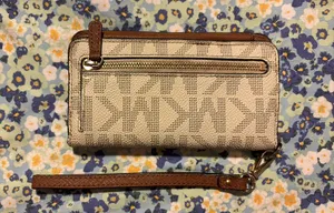 Michael Kors Wristlet thumbnail 6