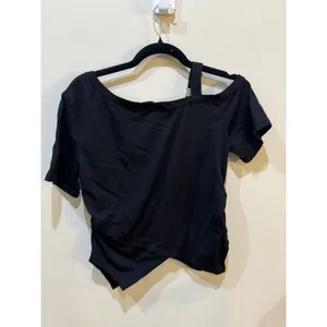 Urban Revivo black off-the-shoulder top Size 10 Metal Ring Asymmetrical thumbnail 3