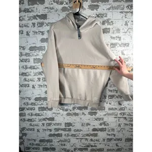 Vuori | women comfy hoodie thumbnail 5