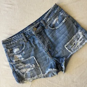American Eagle Distressed Denim Shorts‎ Womens 6 Blue High Rise Cut Offs thumbnail 1