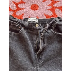Abercrombie black high rise jeans thumbnail 2