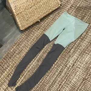 ALO Two Toned Grey Green Ribbed Workout Leggings Size Small thumbnail 2