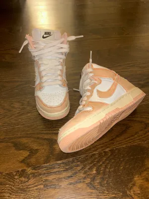 Women’s Nike Dunk High Sneakers thumbnail 5
