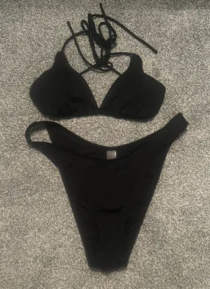 garage bikini  thumbnail 1