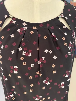 Tommy Hilfiger Black Floral Sleeveless Keyhole Top - Pink & Burgundy Blooms Sz M thumbnail 3