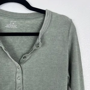 Aerie Women's Long Sleeve Ribbed Henley Green Sz M thumbnail 3