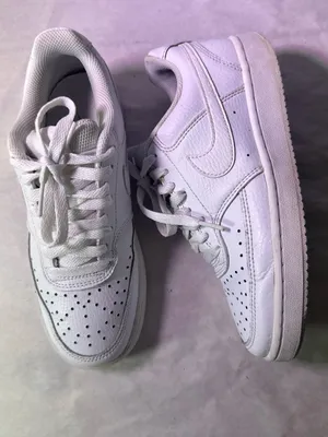 Nike White Mesh Low-Top Sneakers with Black Logo thumbnail 5