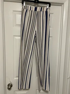 CHICO’S Stylish wide-leg pants in a navy and white striped pattern. Lightweight, flowy fabric for all-day comfort. Versatile design that dresses up or down. Easy to pair with tops and sandals. thumbnail 5