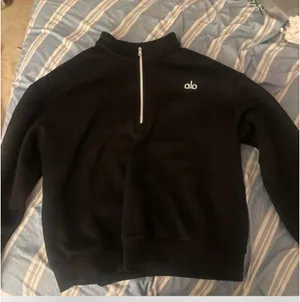 Alo crewneck thumbnail 1