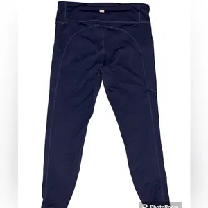 VUORI STRIDE LEGGINGS. NAVY BLUE GUC. Waist 14”, length 34”, inseam 24” thumbnail 2