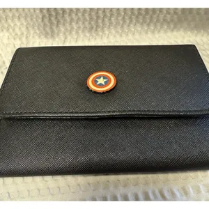 Buckle Down‎ Fold Over Black Wallet Captain America Shield Metal Emblem NWT thumbnail 6