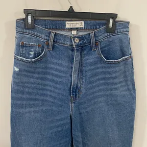 Abercrombie & Fitch the ‘90s slim straight ultra high rise distressed jeans 30 thumbnail 4