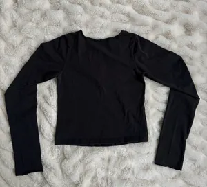 Brandy Melville Gina Top Long Sleeve Black thumbnail 2