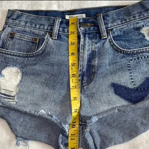 Billabong distressed jean shorts womens size 24 thumbnail 5