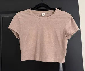 Aritzia TNA Baby Tee Cropped thumbnail 1