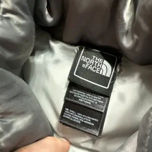 Women's The North Face 550 Down Filled Puffer Jacket Medium Ladies Silver thumbnail 4