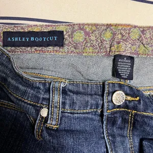 Ashley Bootcut‎ Jeans Womens Size 6 Blue Denim Bootcut Mid Rise CFR-C thumbnail 2